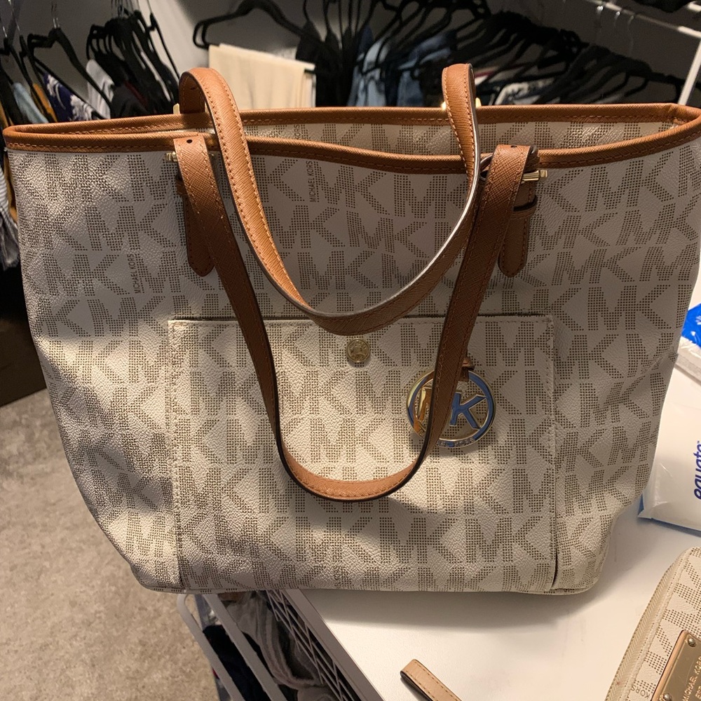 Michael kors beige jet set large tote